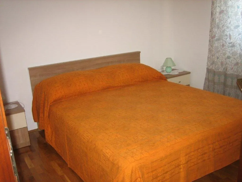 Apartments With A Parking Space Valbandon, Fazana - 7304