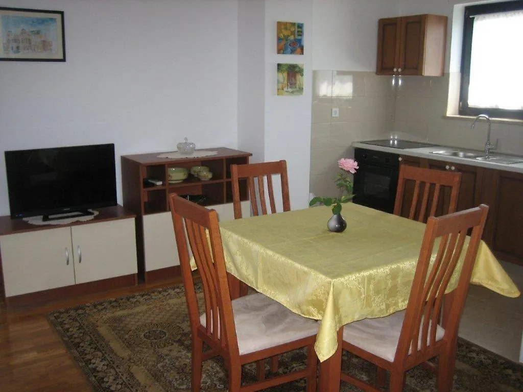 Apartments With A Parking Space Valbandon, Fazana - 7304